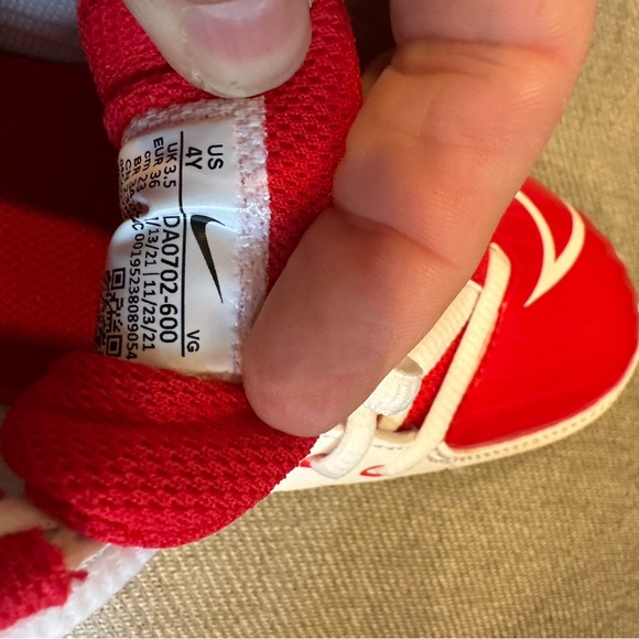 NWT Nike baseball cleats, size 4 - Picture 2 of 6